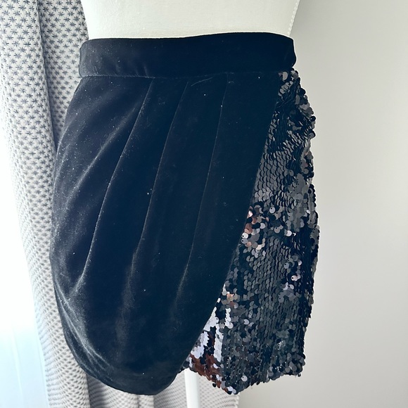 Zara Velvet & Sequin Mini Skirt - Black - Picture 2 of 5
